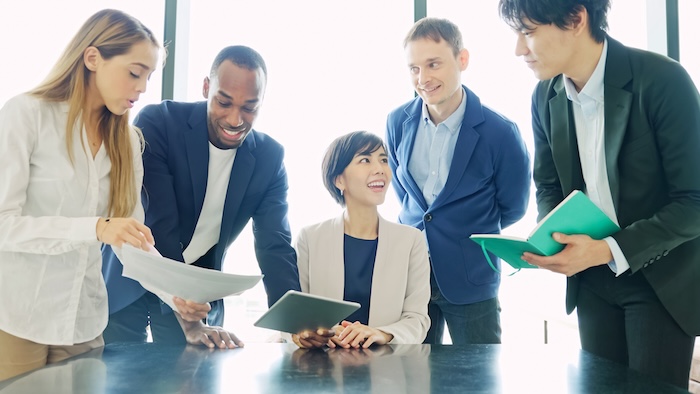 まず「<strong>ワーキングホリデー</strong>」とは？