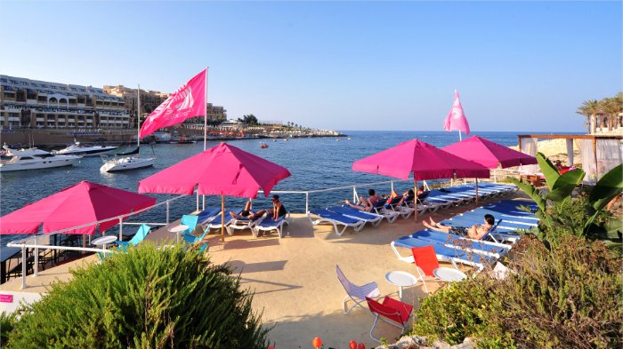 海外留学EF｜【2026年1月から開始！マルタで働く】 初めての方もしっかりサポート！ワーキングホリデープラン